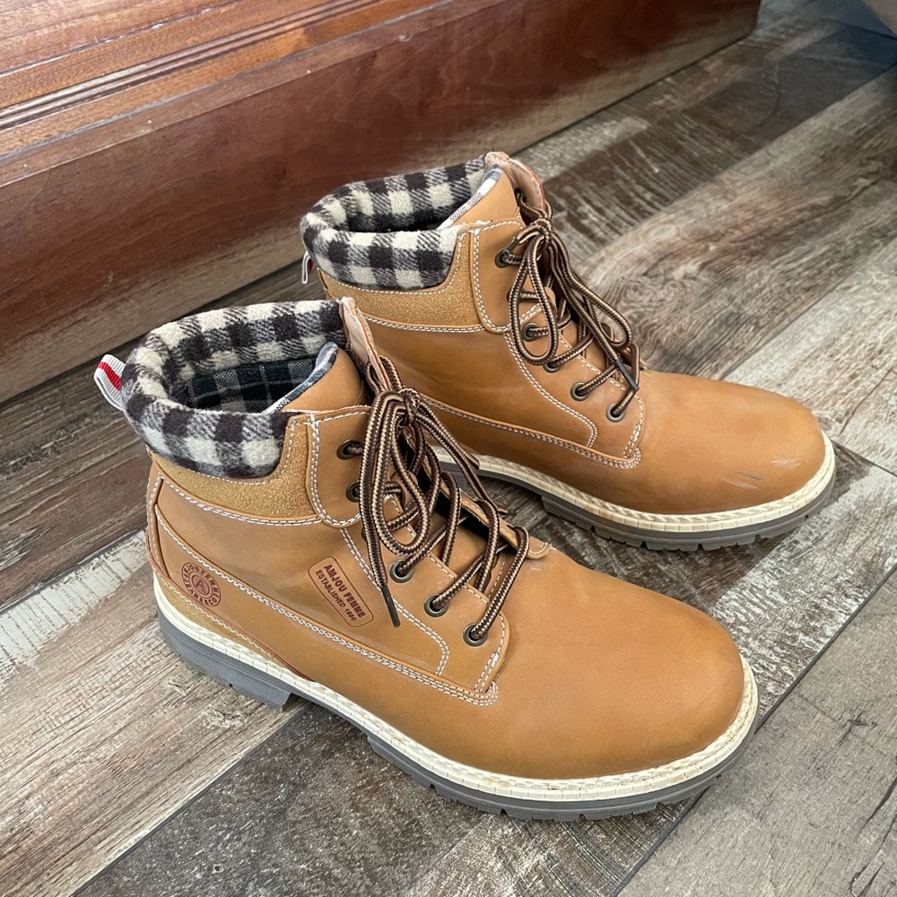 Women’s Hiking Boots